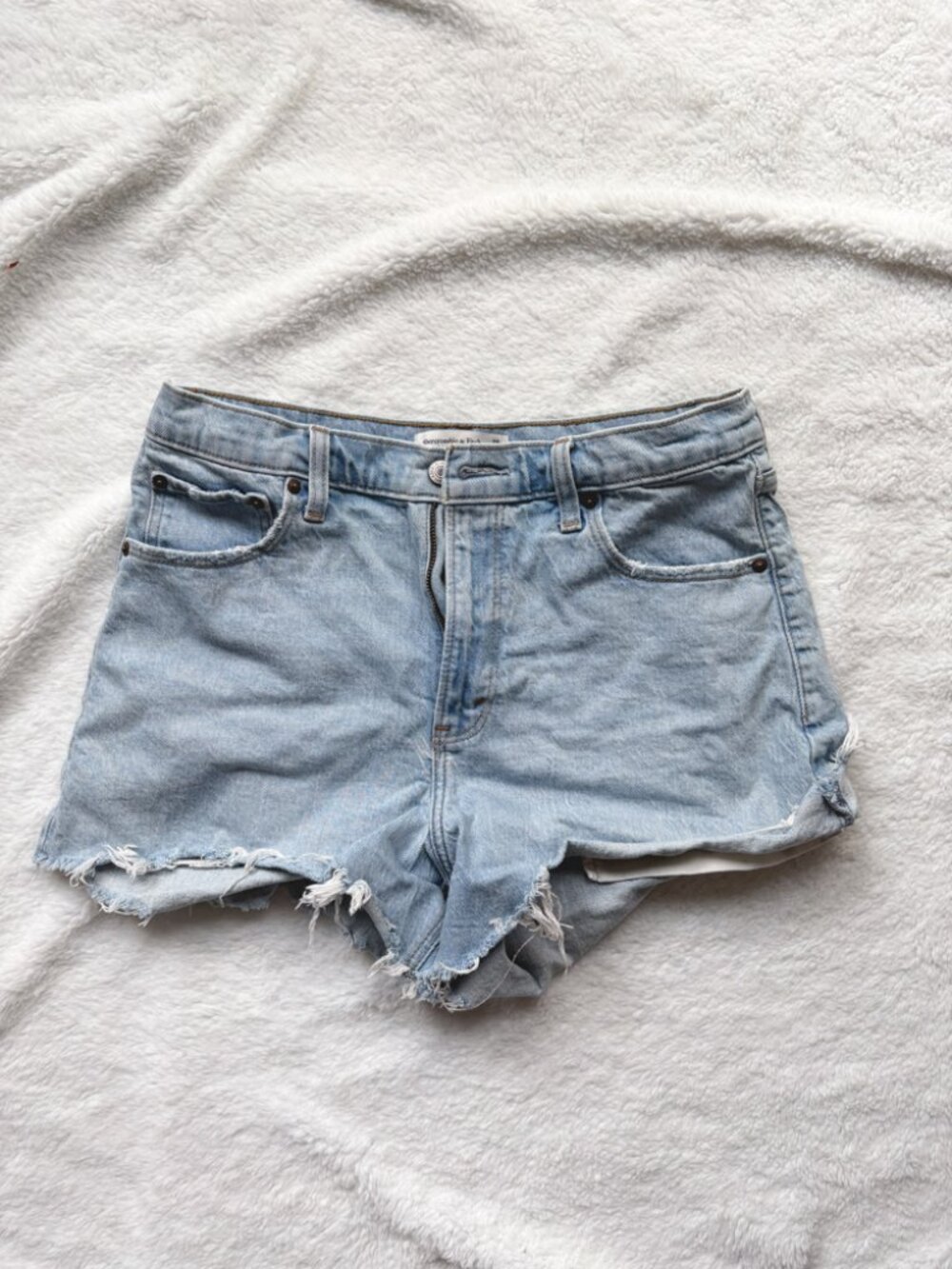 Abercrombie 90s Relaxed Cutoff Shorts High Rise Light Wash 29 - Picture 2 of 7